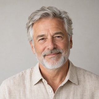 Retrato ilustrativo generado con IA; no representa al cliente