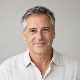 Retrato ilustrativo generado con IA; no representa al cliente